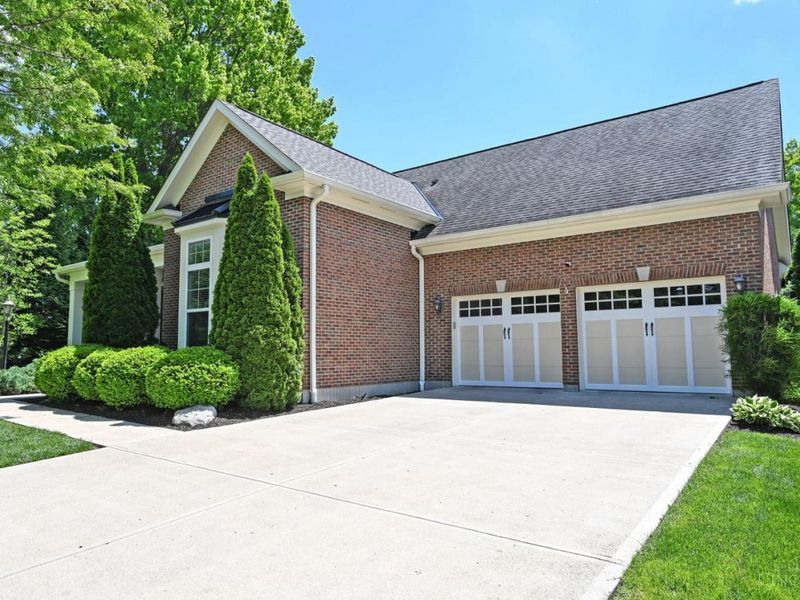 7054 Harbour Town Drive, West Chester, OH 45069 Photo 3