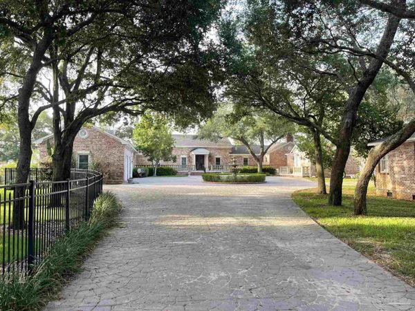 80 Duncan Ave, Gulf Breeze, FL 32561
