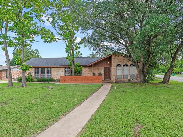2400 Grace ST, Taylor, TX 76574