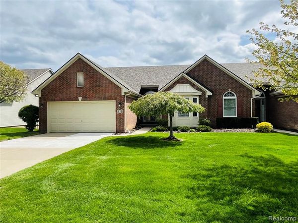 828 Woodhaven Drive , Commerce Twp, MI 48390