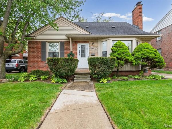 15093 White Avenue , Allen Park, MI 48101