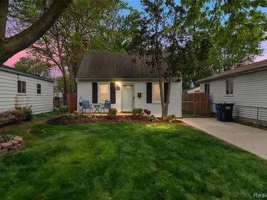 28855 Delton Street, Madison Heights, MI 48071