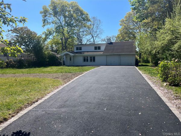 40 Aster Avenue , Holtsville, NY 11742