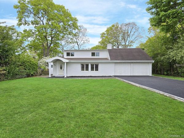 40 Aster Avenue , Holtsville, NY 11742