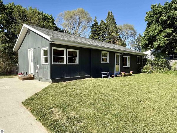 136 Elizabeth Street W, Alma, MI 48801
