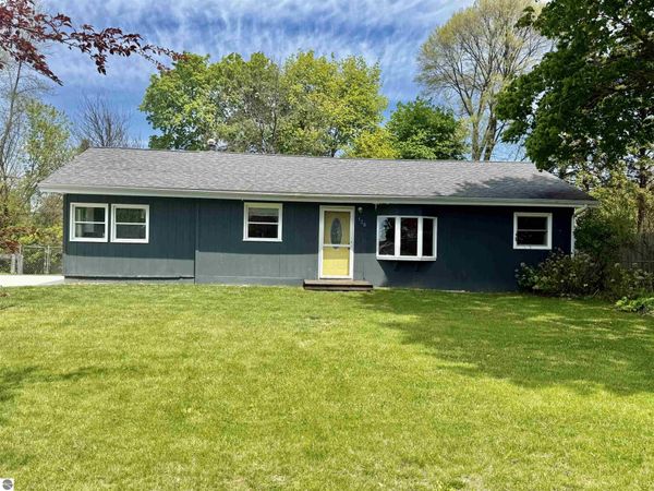 136 Elizabeth Street W, Alma, MI 48801