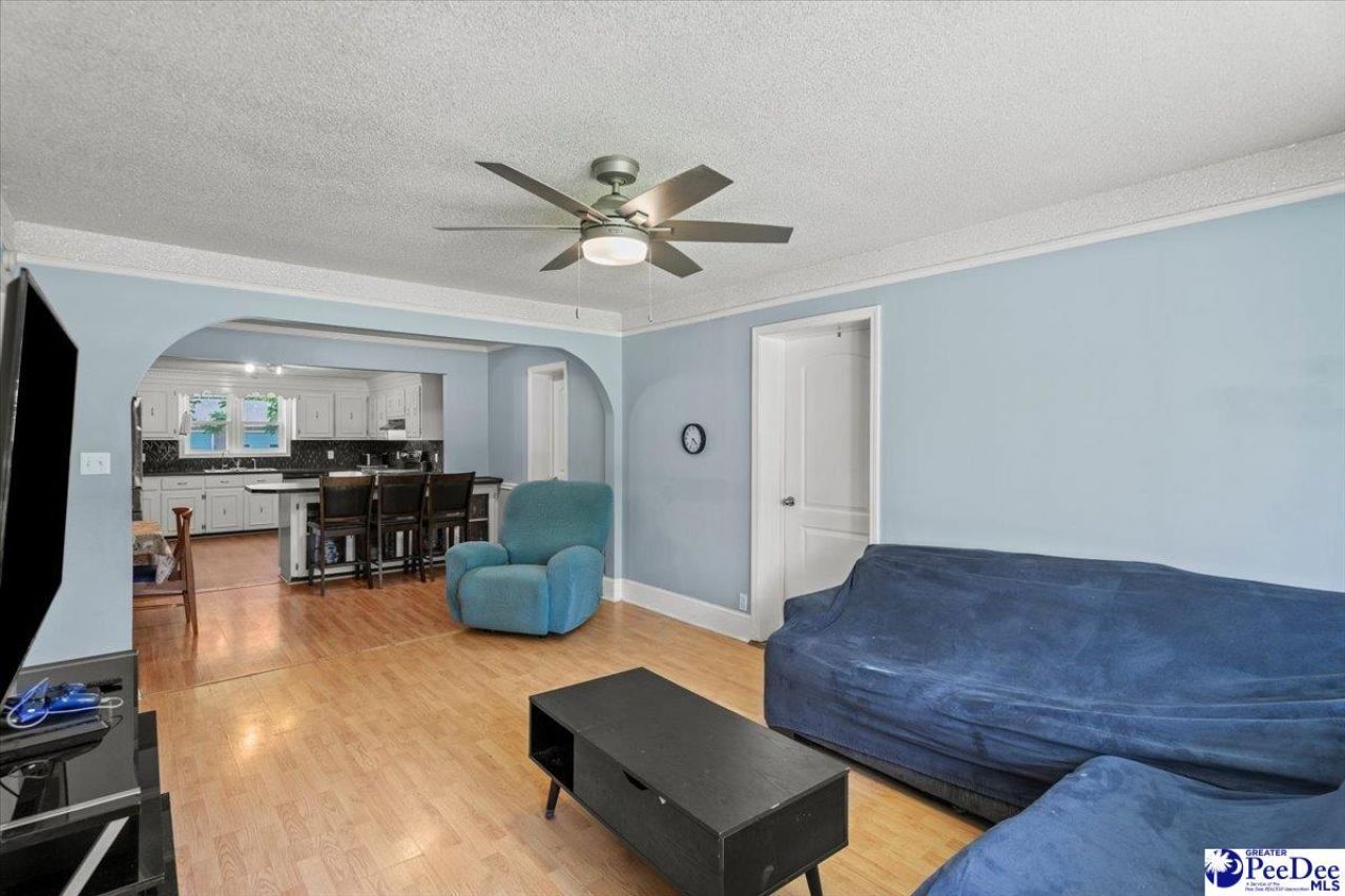 1111 Syracuse St. Photo 12