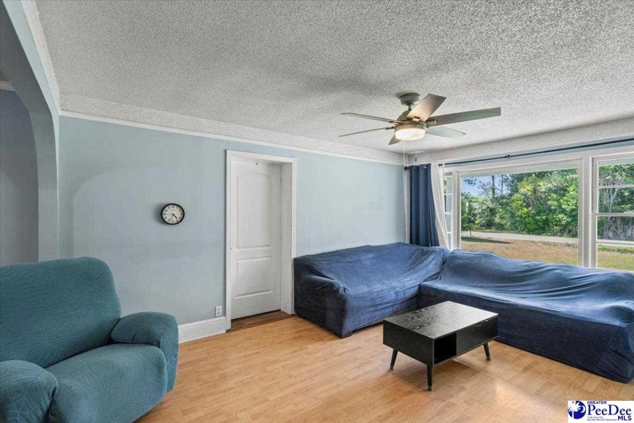 1111 Syracuse St. Photo 13