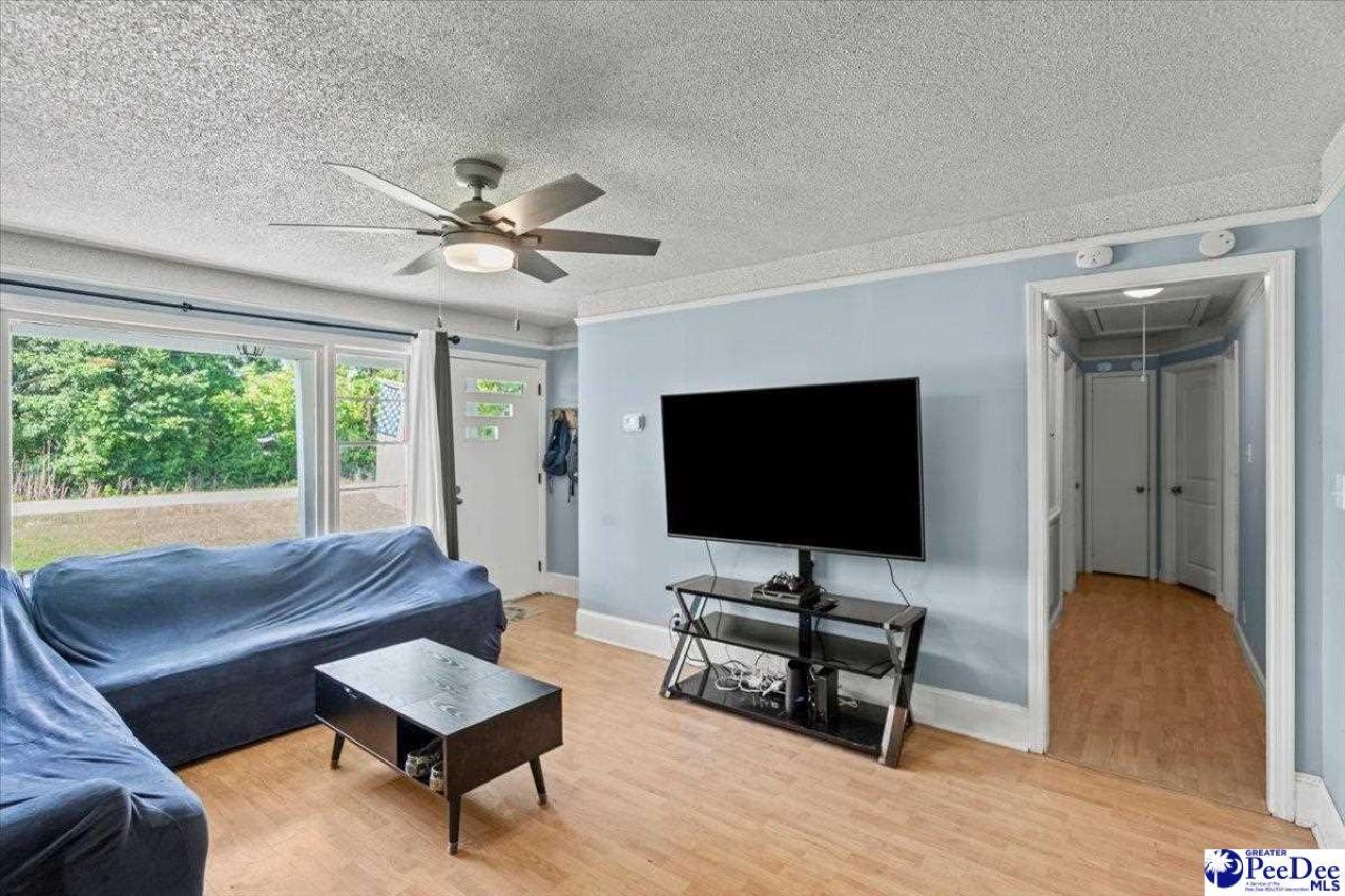 1111 Syracuse St. Photo 14