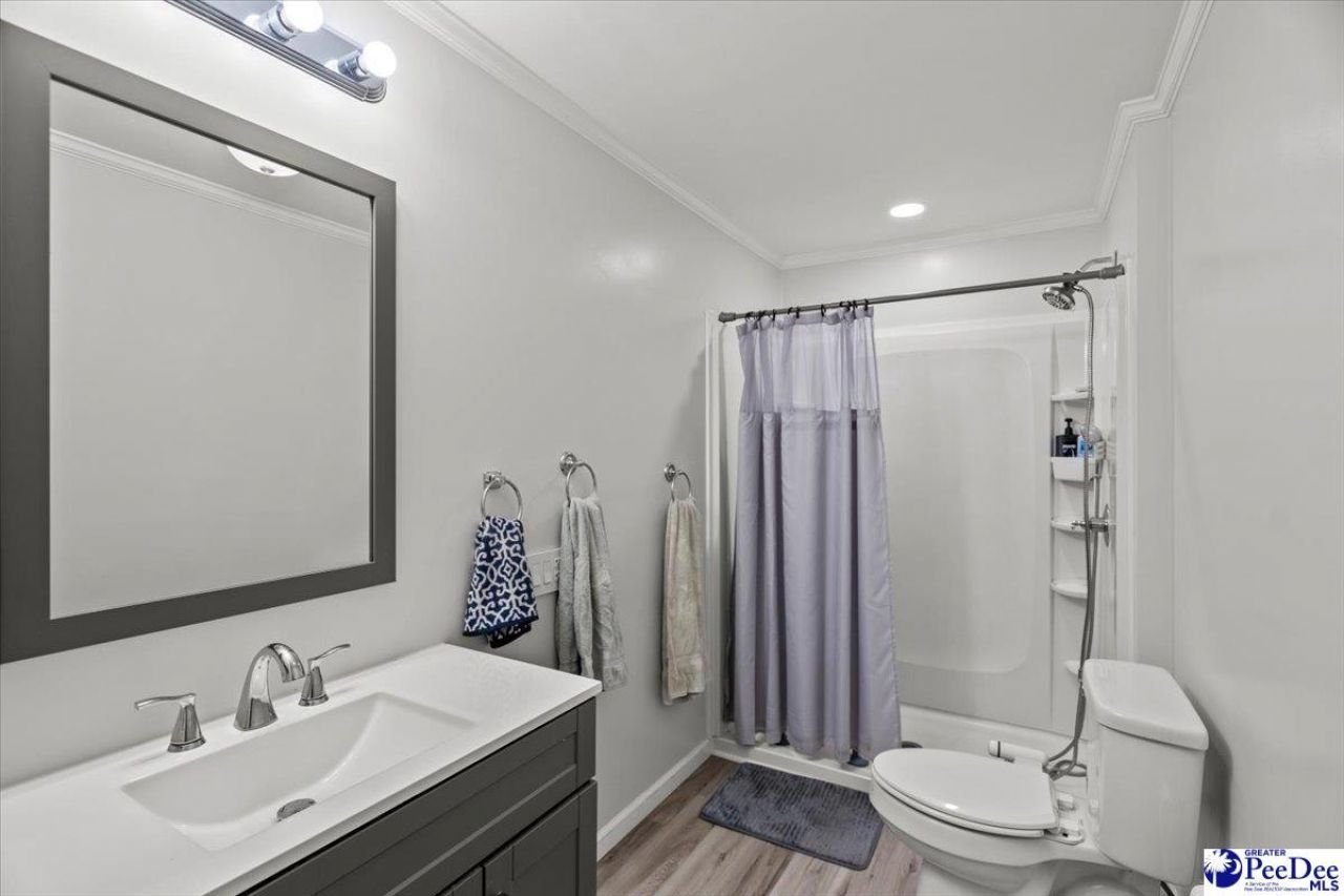 1111 Syracuse St. Photo 4