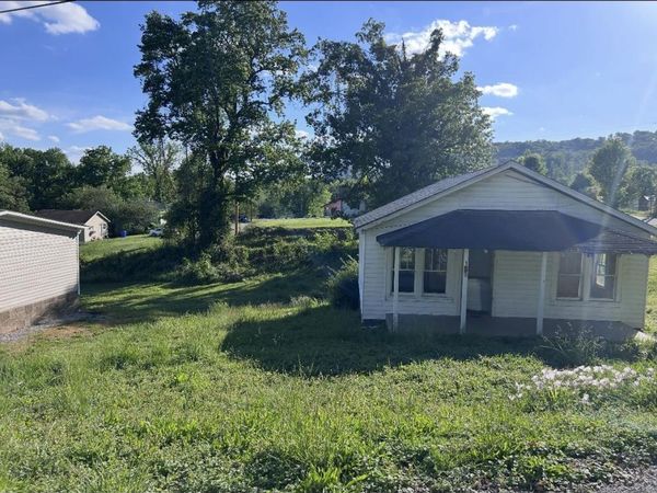 123 Redwood Drive, Harriman, TN 37748