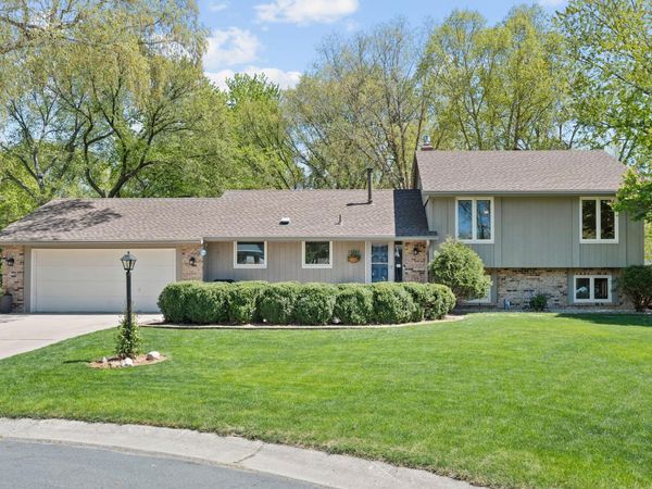 10725 Woodwatch Circle, Eden Prairie, MN 55347