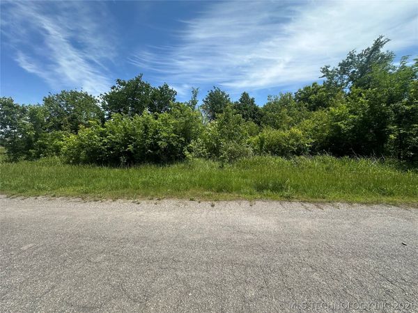 607 S Jackson Avenue , Wagoner, OK 74467