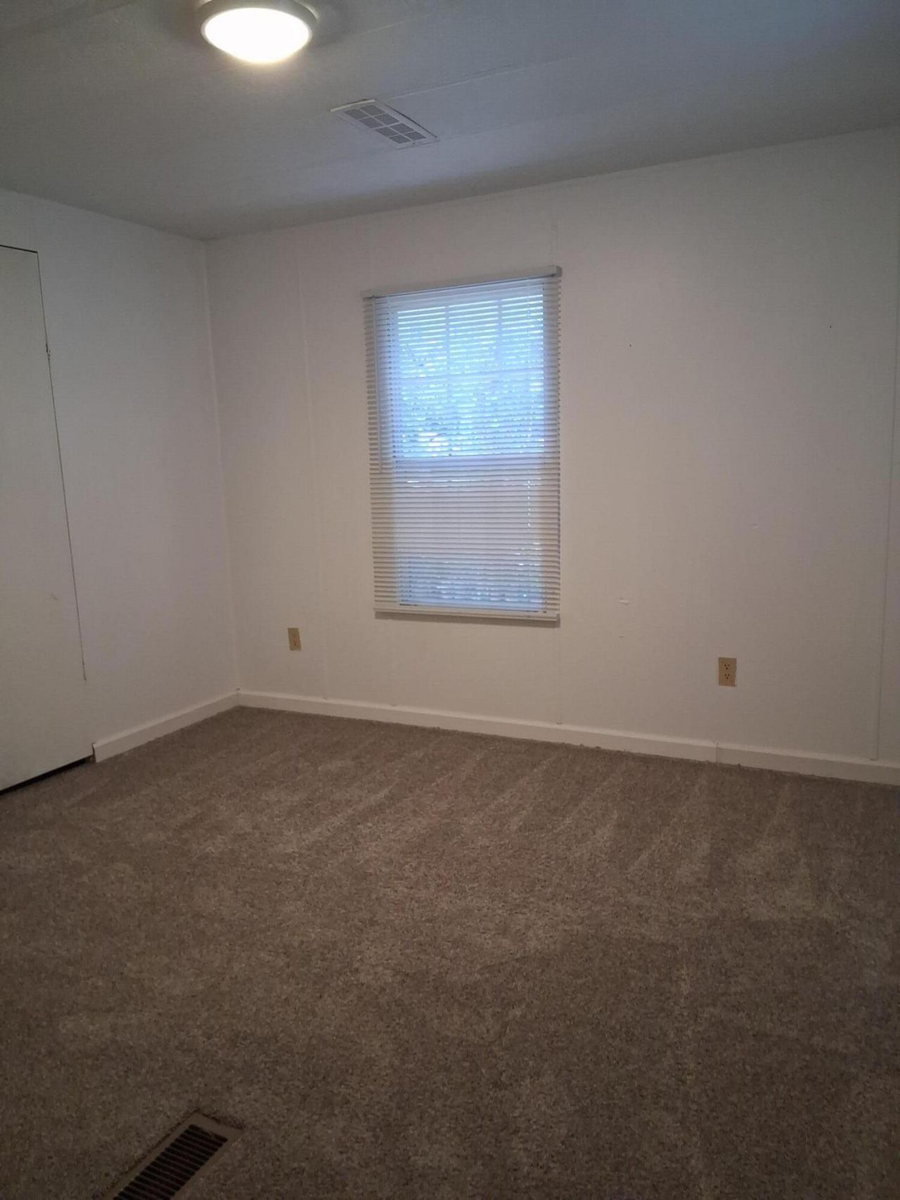 213 Enterprise Street Photo 11