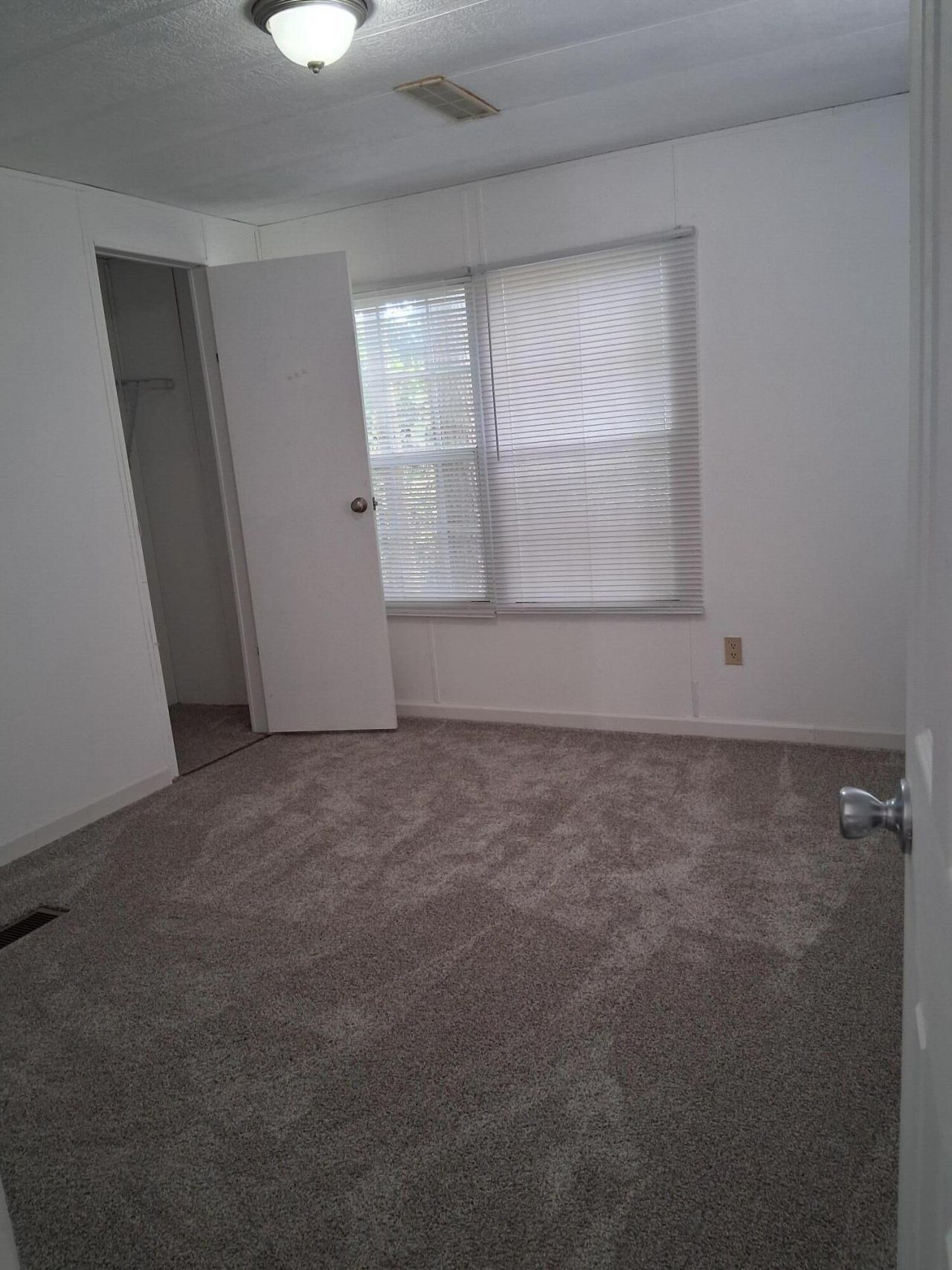 213 Enterprise Street Photo 6