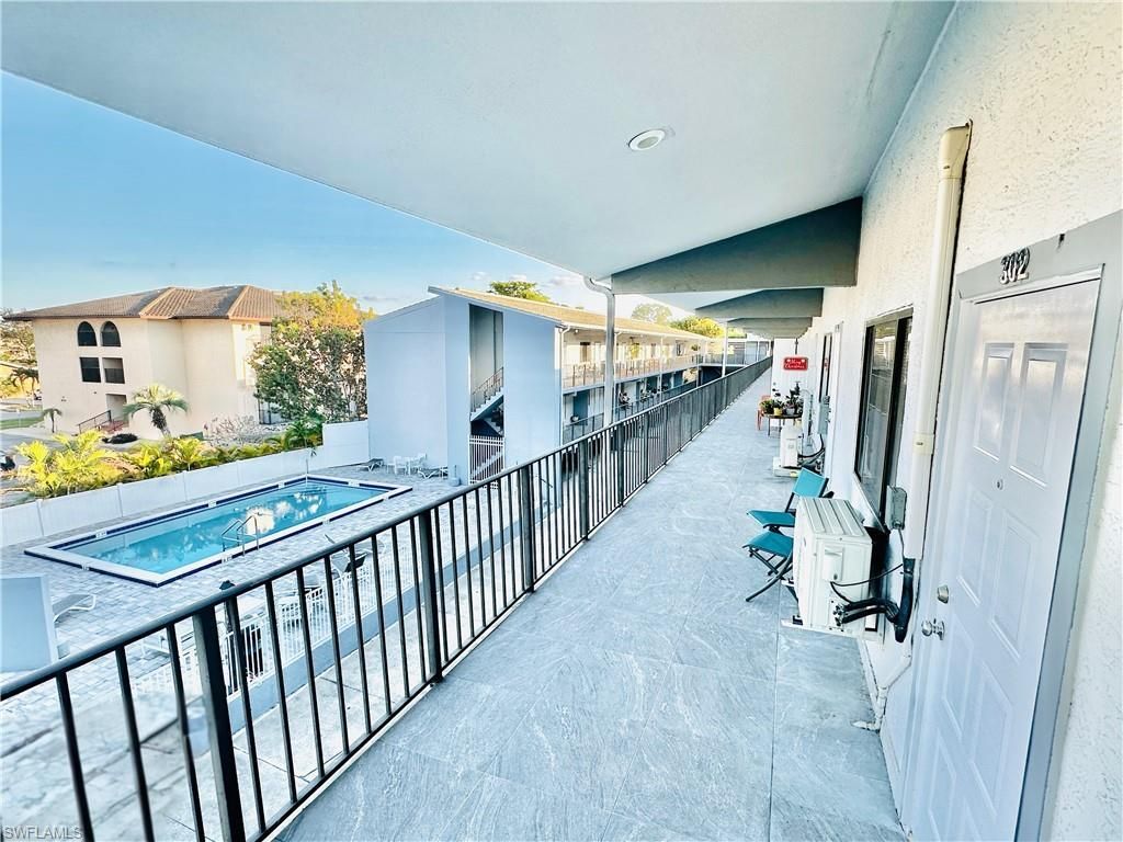 826 Wiggins Pass Rd, Unit 302, Naples, FL 34110 Photo