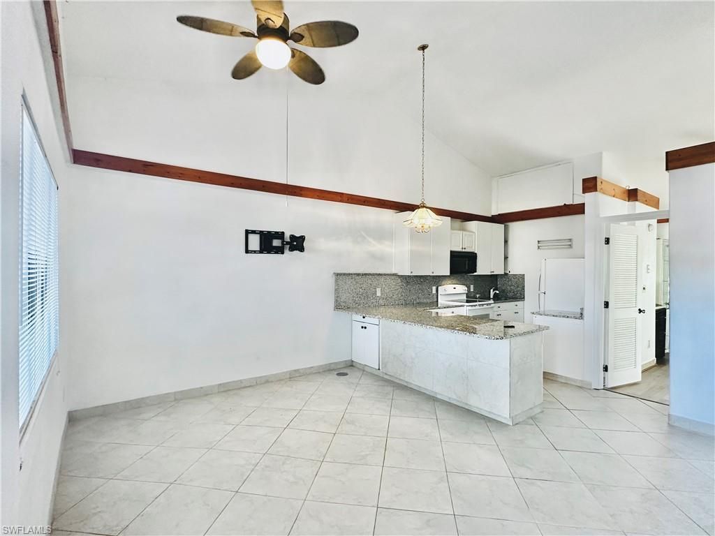 826 Wiggins Pass Rd, Unit 302, Naples, FL 34110 Photo