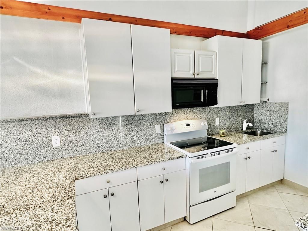 826 Wiggins Pass Rd, Unit 302, Naples, FL 34110 Photo