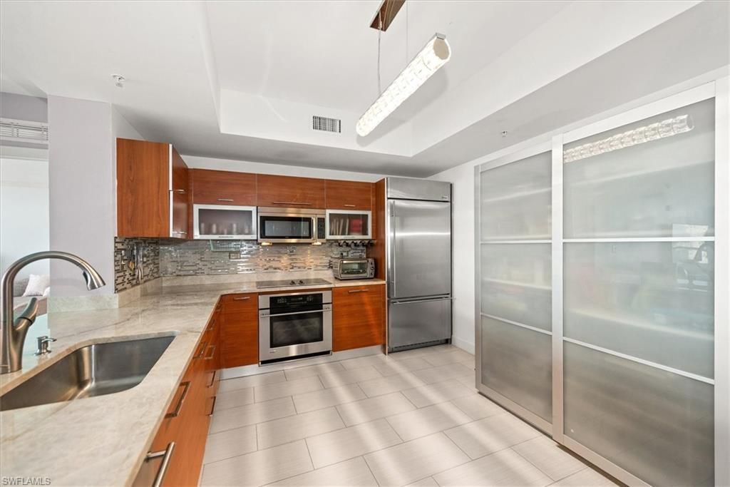 3000 Oasis Grand Blvd, Unit 2205, Fort Myers, FL 33916 Photo