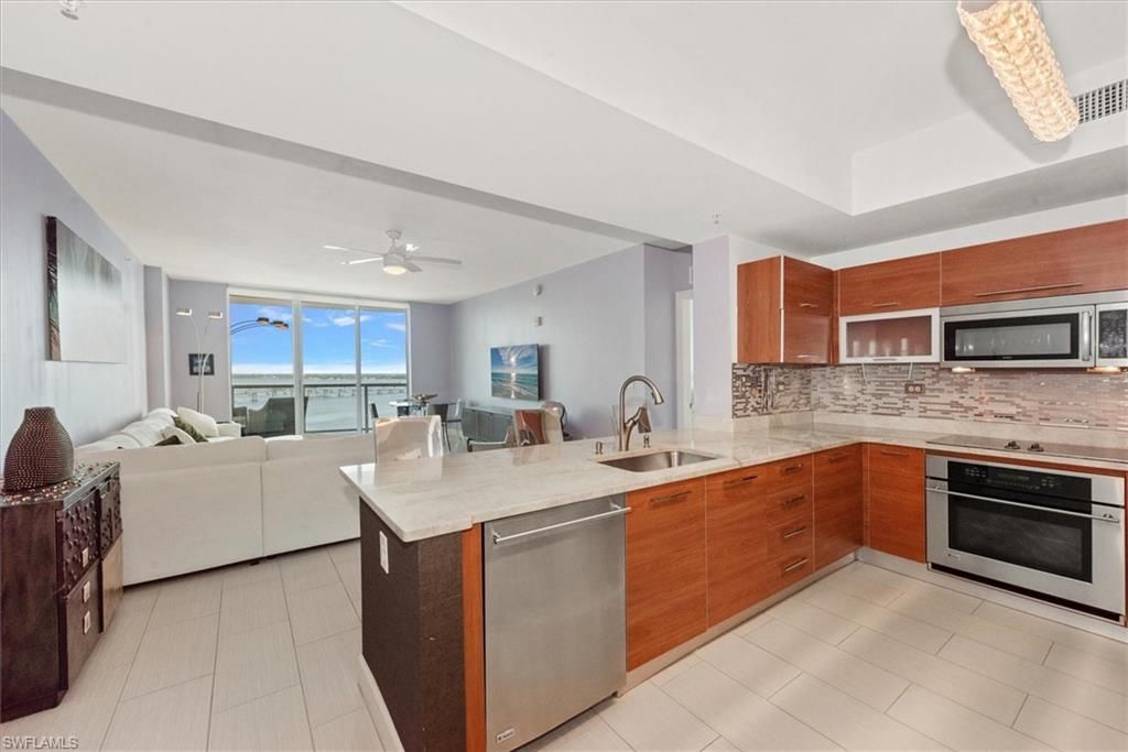 3000 Oasis Grand Blvd, Unit 2205, Fort Myers, FL 33916 Photo