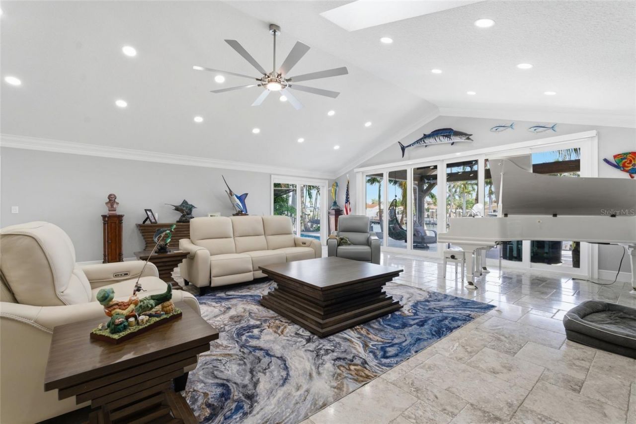 3874 48th Avenue S, Saint Petersburg, FL 33711 Photo