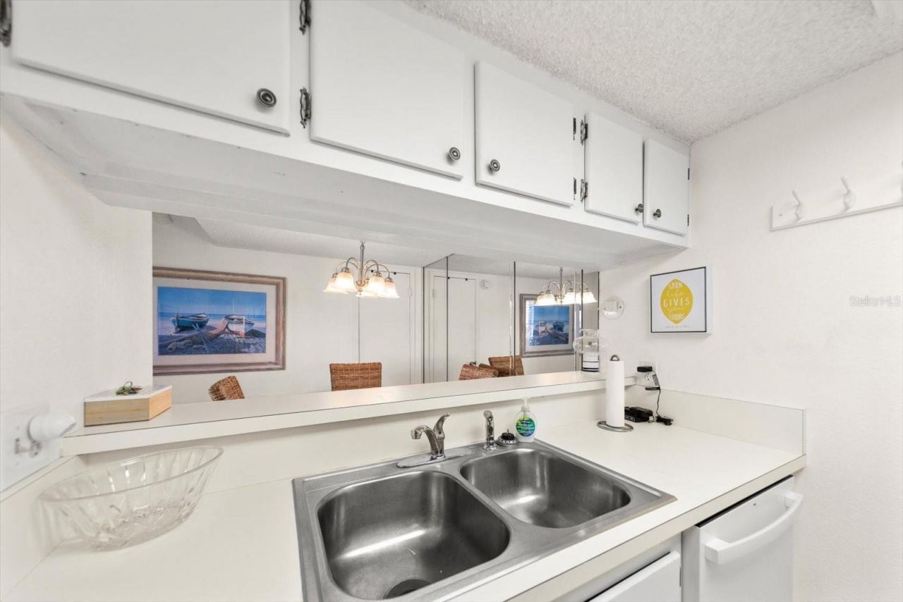 179 Medallion Boulevard , Unit H, Madeira Beach, FL 33708 Photo