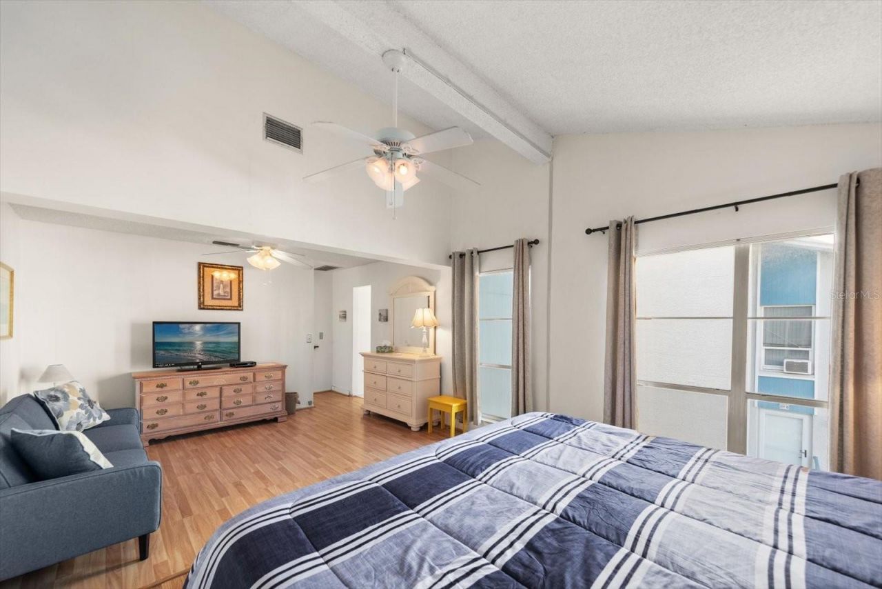 179 Medallion Boulevard , Unit H, Madeira Beach, FL 33708 Photo