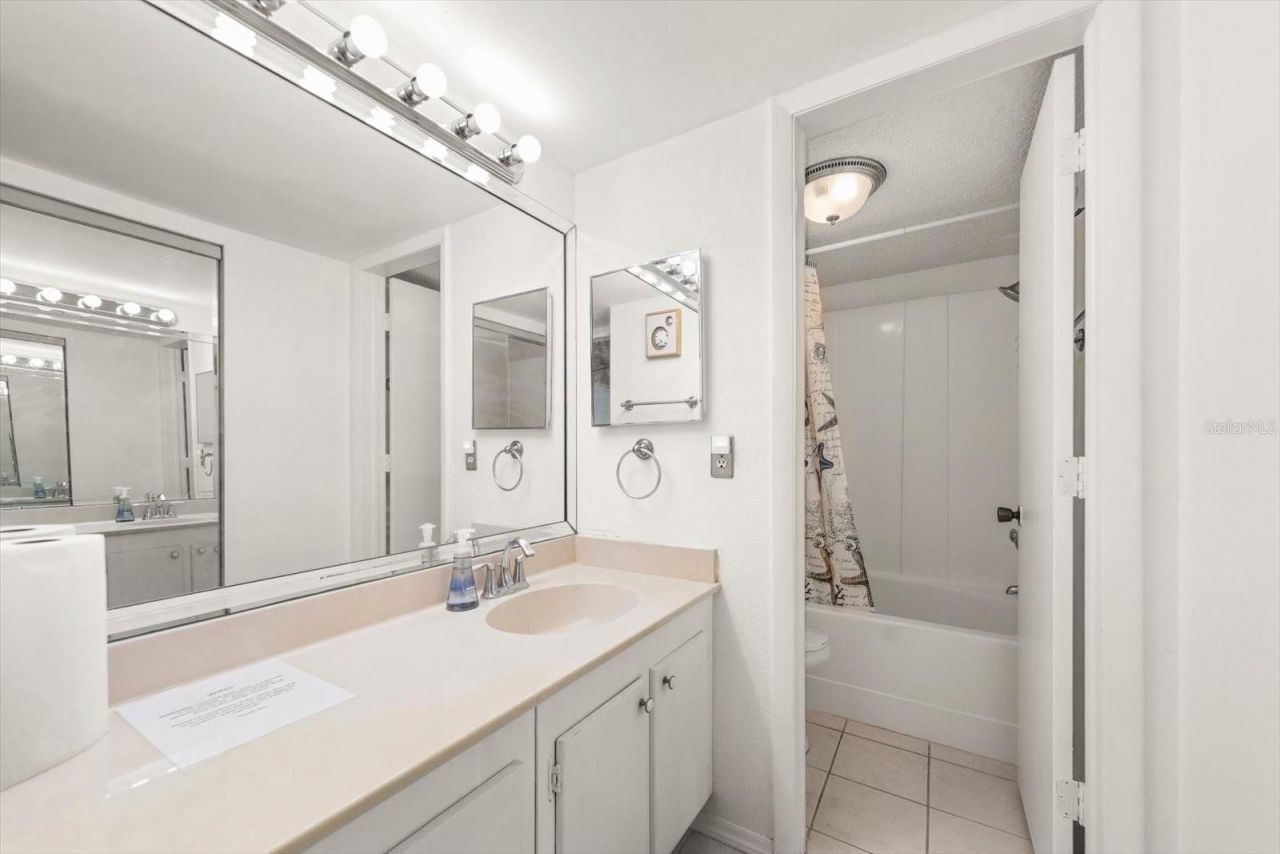 179 Medallion Boulevard , Unit H, Madeira Beach, FL 33708 Photo