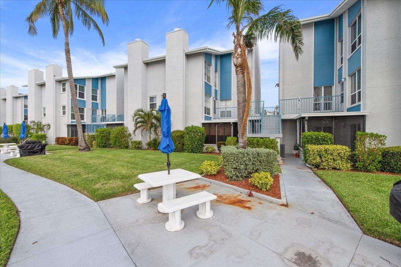 179 Medallion Boulevard , Unit H, Madeira Beach, FL 33708 Photo