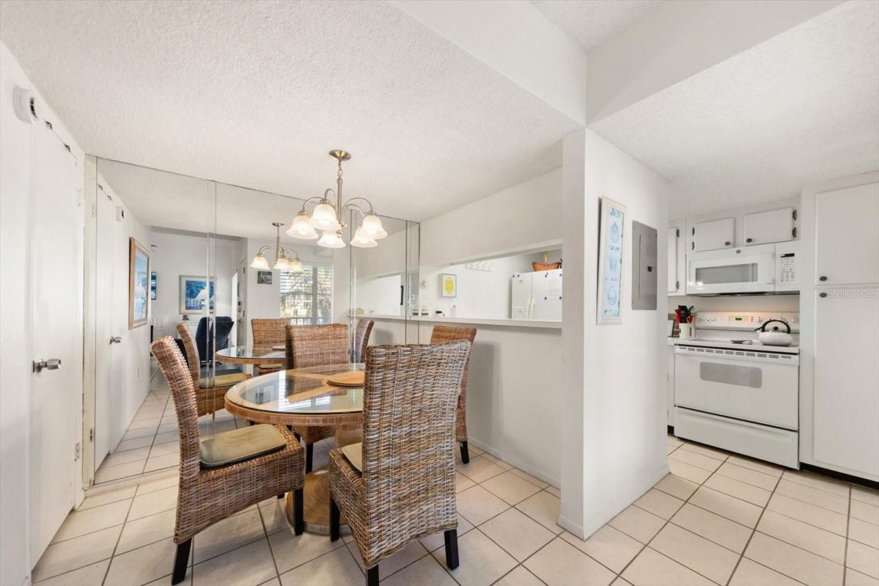 179 Medallion Boulevard , Unit H, Madeira Beach, FL 33708 Photo
