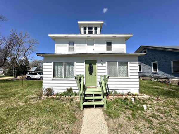 385 S Wessington St, Wessington, SD 57381