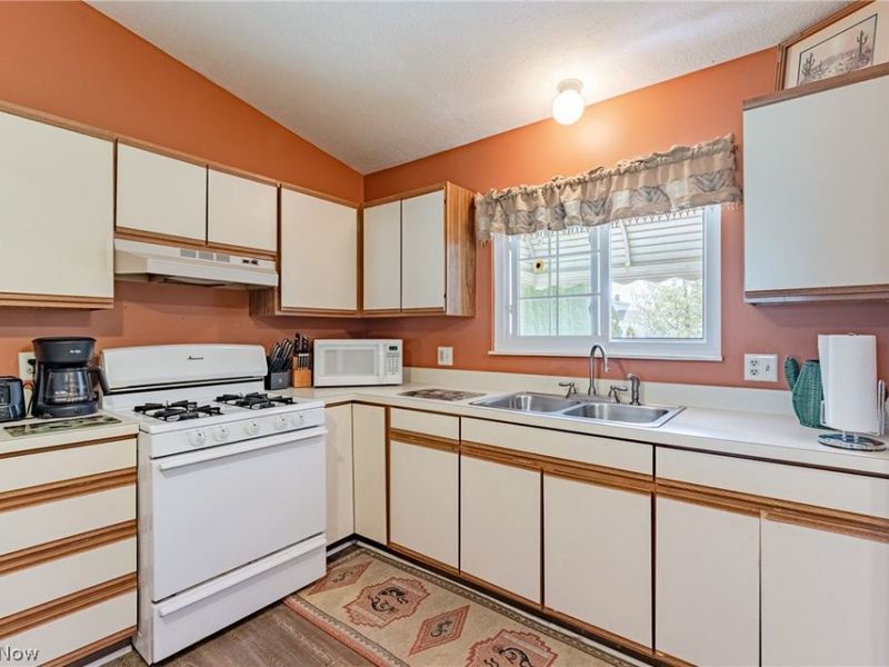 199 E Parkway Drive, Madison, OH 44057 Photo 6
