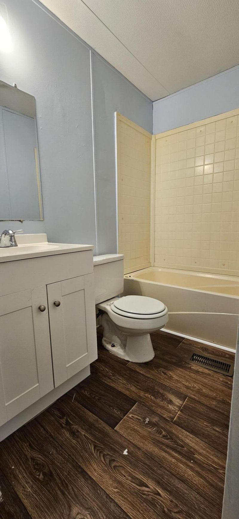 211 Hayden Street Photo 8
