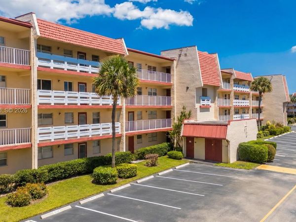 1020 Country Club Dr , Unit 405, Margate, FL 33063