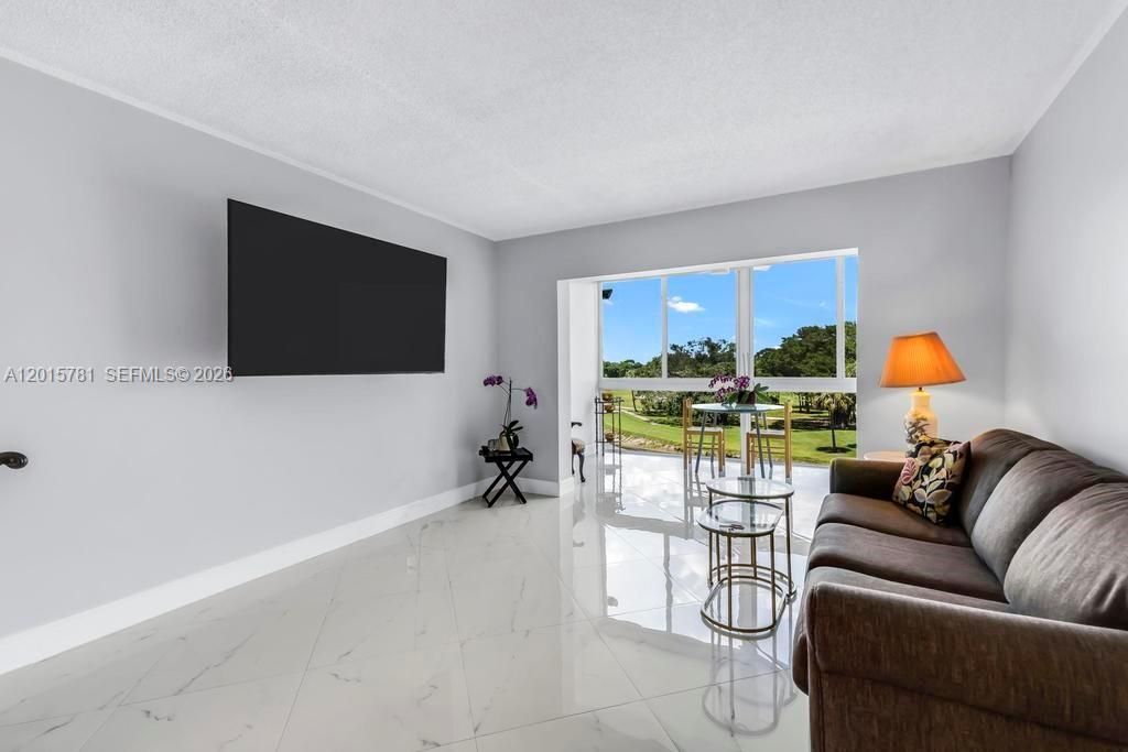1020 Country Club Dr, Unit 405, Margate, FL 33063 Photo