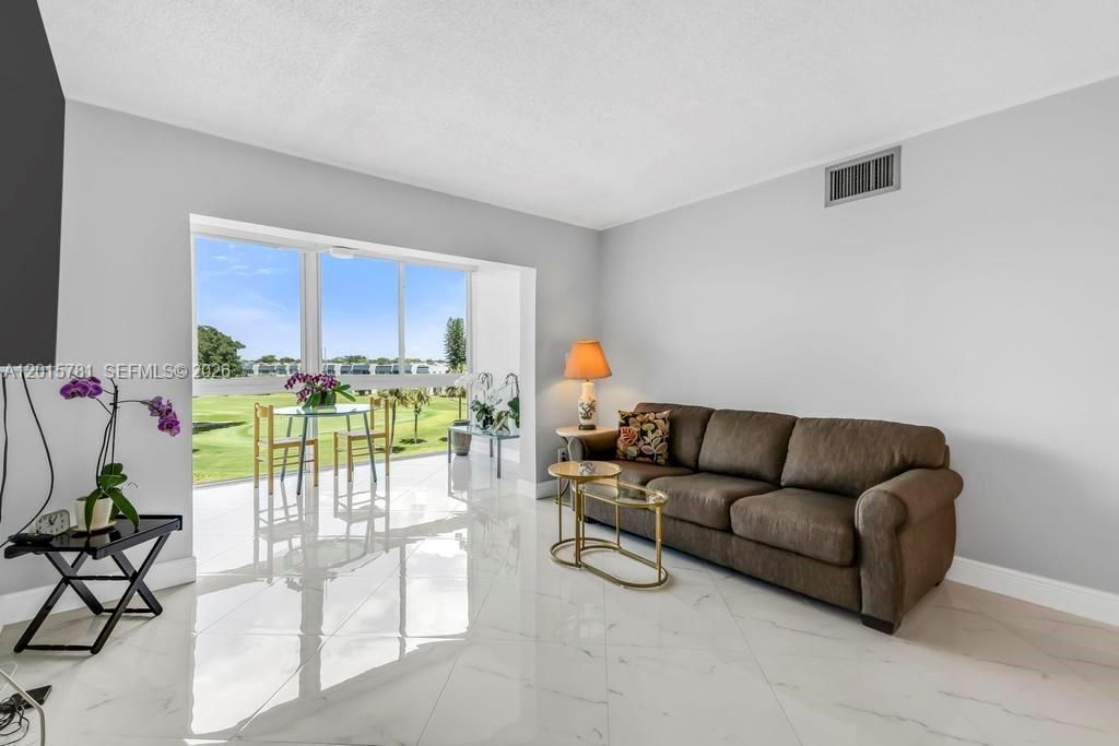 1020 Country Club Dr, Unit 405, Margate, FL 33063 Photo