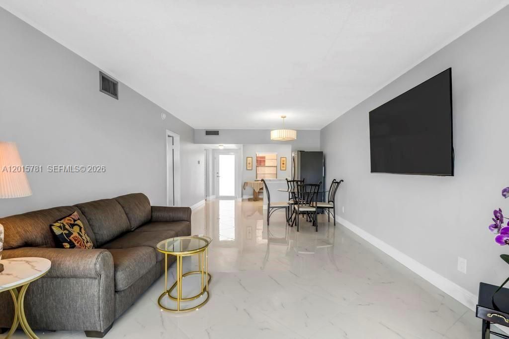 1020 Country Club Dr, Unit 405, Margate, FL 33063 Photo