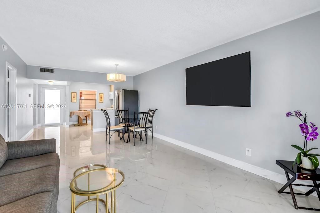 1020 Country Club Dr, Unit 405, Margate, FL 33063 Photo