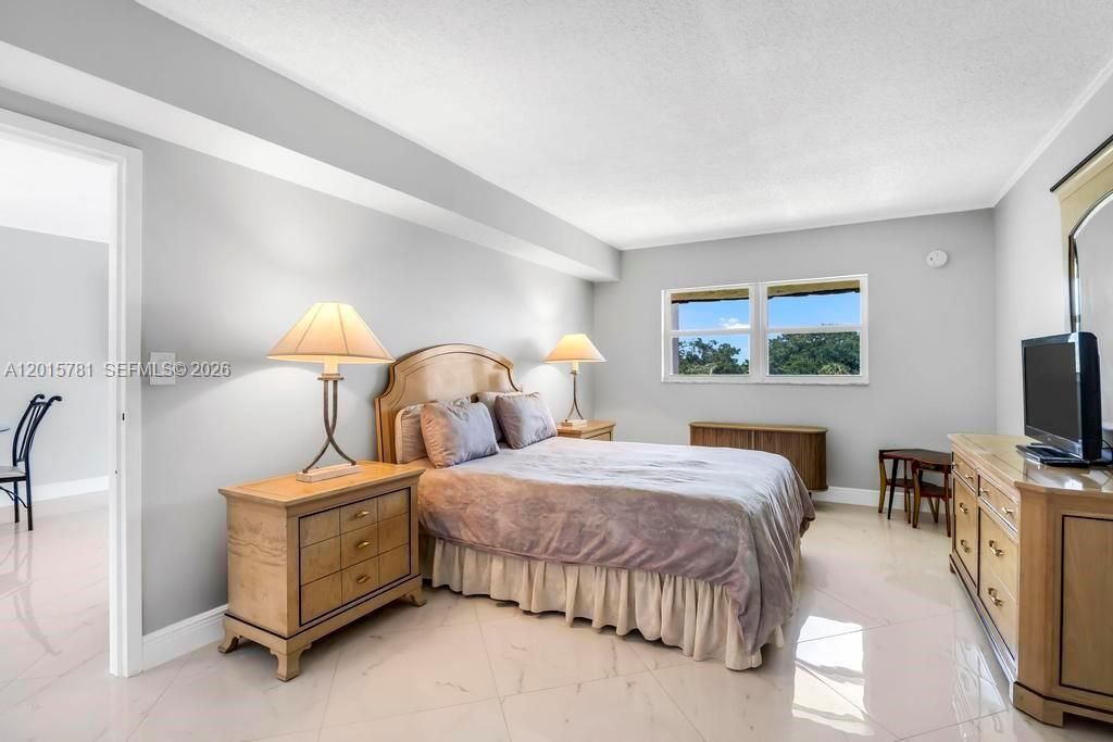 1020 Country Club Dr, Unit 405, Margate, FL 33063 Photo