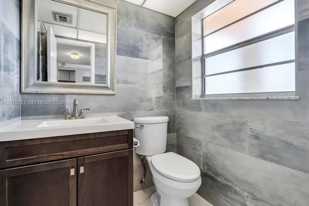 1020 Country Club Dr, Unit 405, Margate, FL 33063 Photo