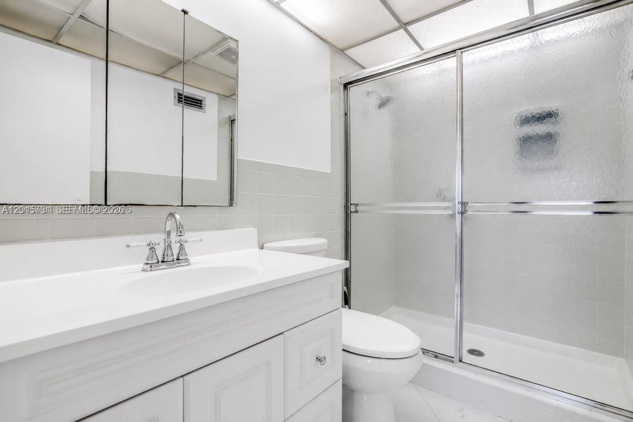1020 Country Club Dr, Unit 405, Margate, FL 33063 Photo