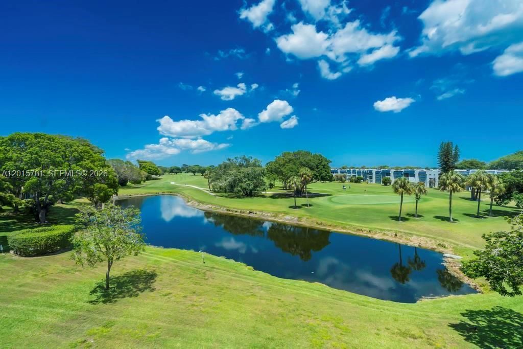1020 Country Club Dr, Unit 405, Margate, FL 33063 Photo