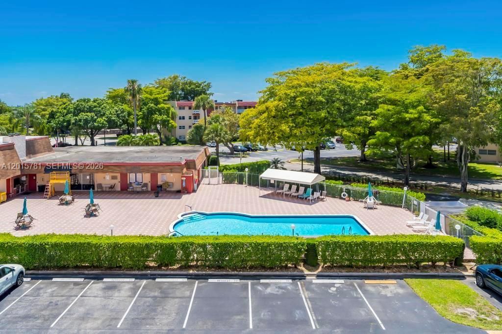 1020 Country Club Dr, Unit 405, Margate, FL 33063 Photo