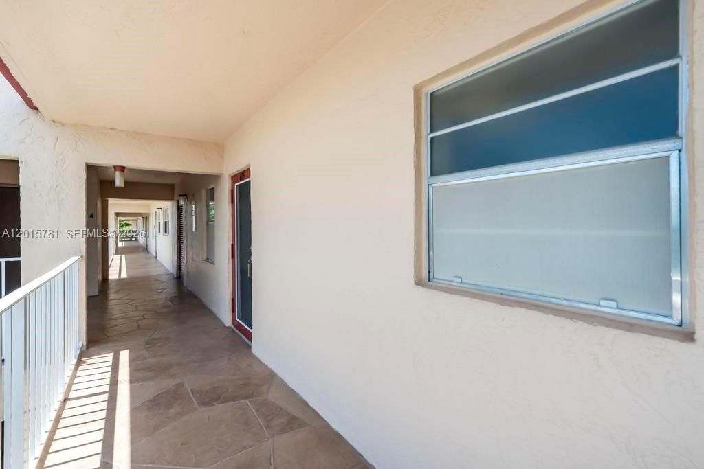 1020 Country Club Dr, Unit 405, Margate, FL 33063 Photo