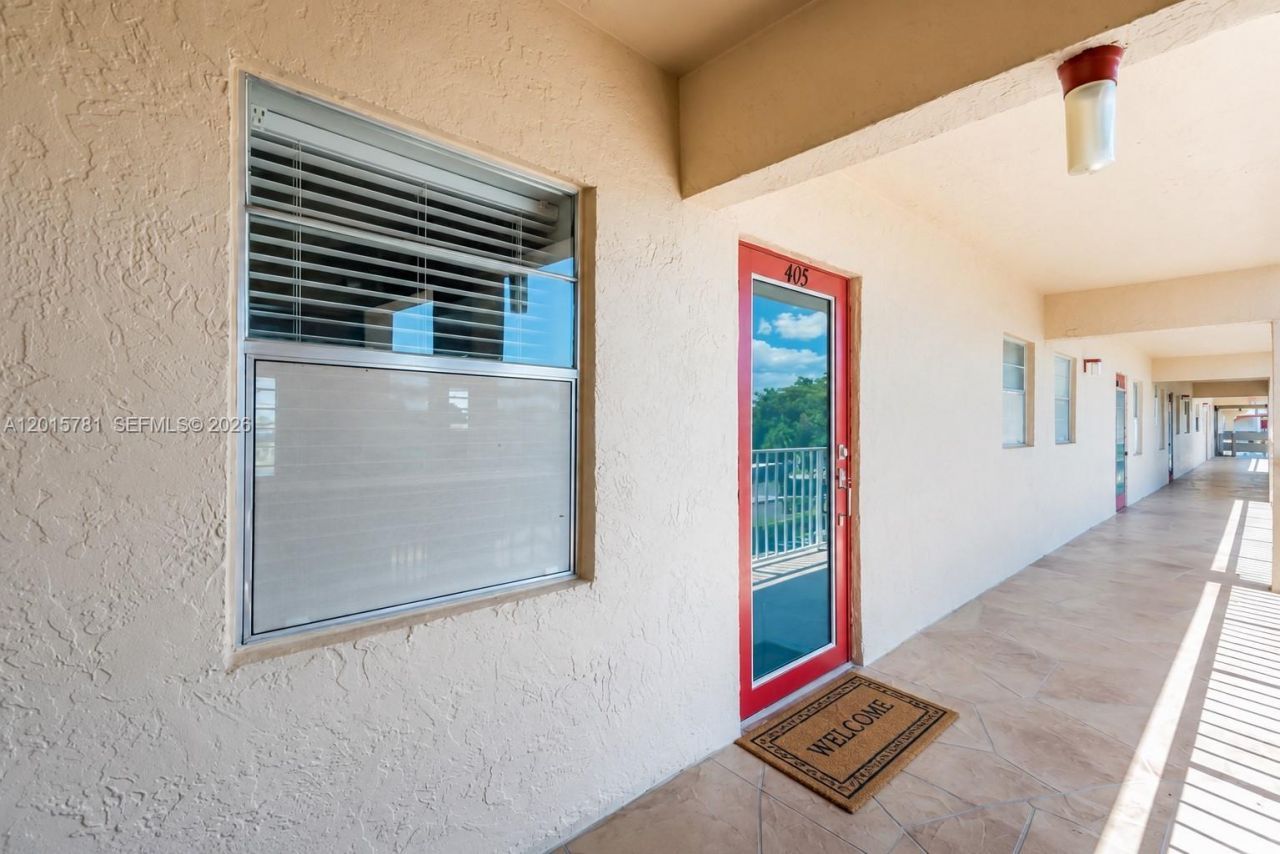 1020 Country Club Dr, Unit 405, Margate, FL 33063 Photo
