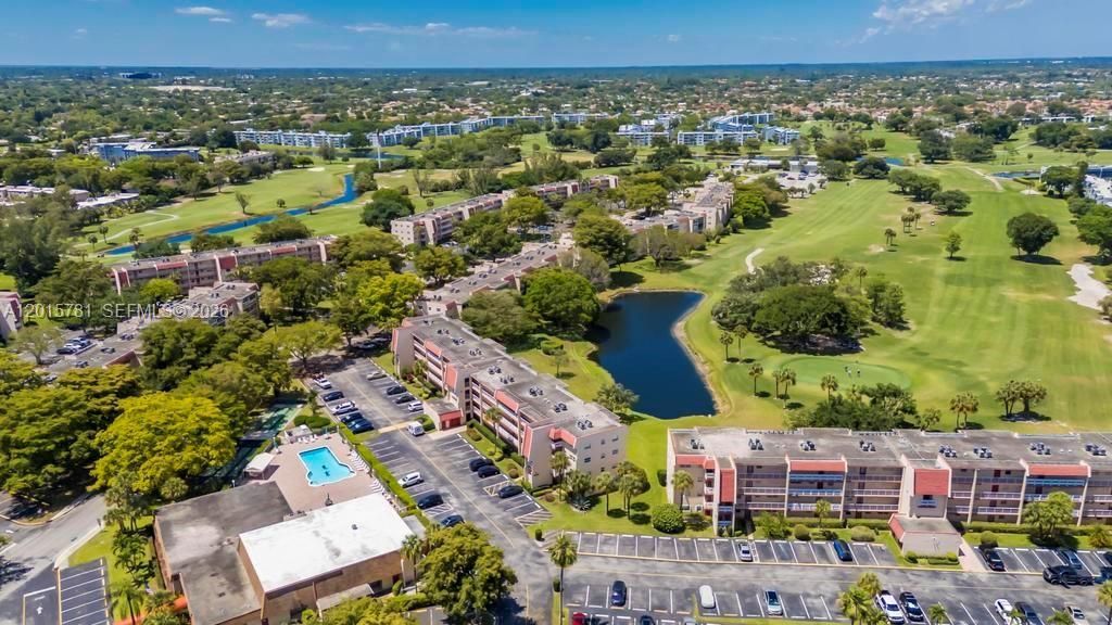 1020 Country Club Dr, Unit 405, Margate, FL 33063 Photo