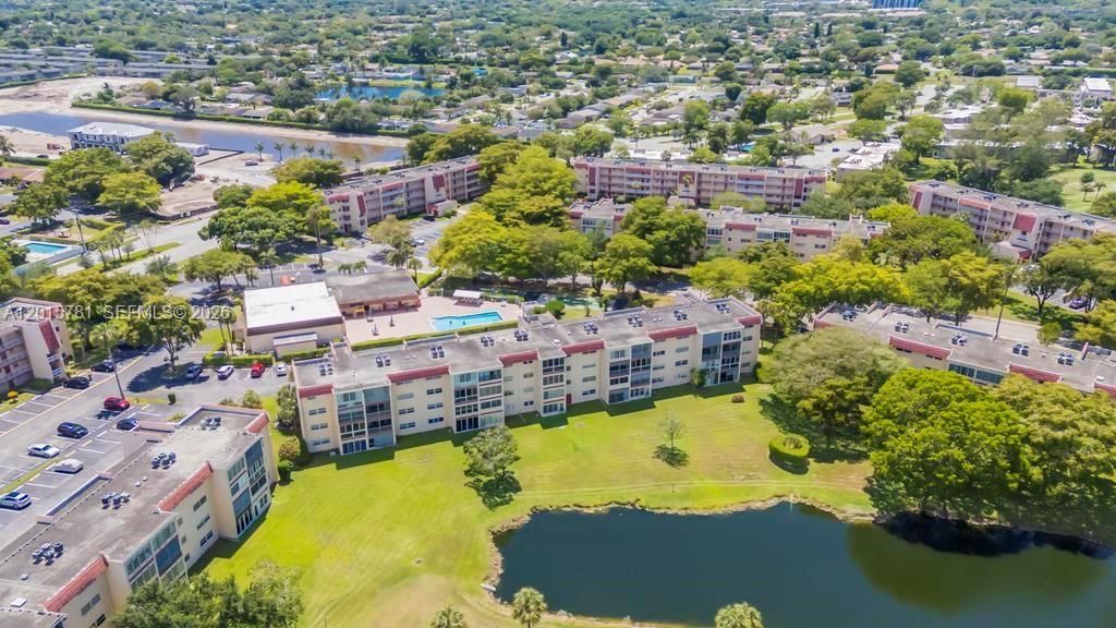 1020 Country Club Dr, Unit 405, Margate, FL 33063 Photo