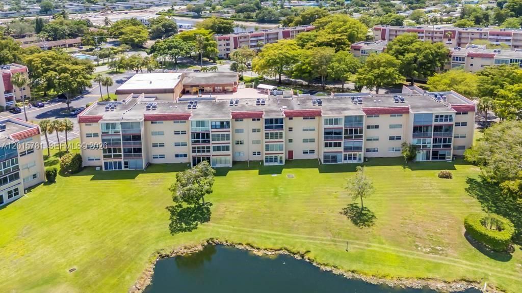 1020 Country Club Dr, Unit 405, Margate, FL 33063 Photo