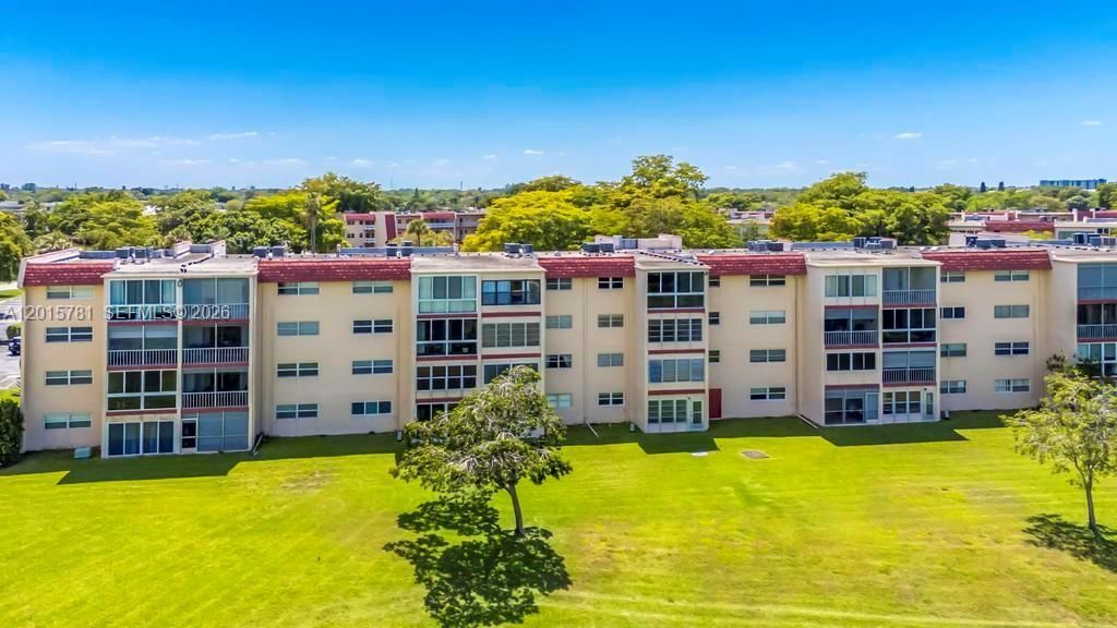 1020 Country Club Dr, Unit 405, Margate, FL 33063 Photo