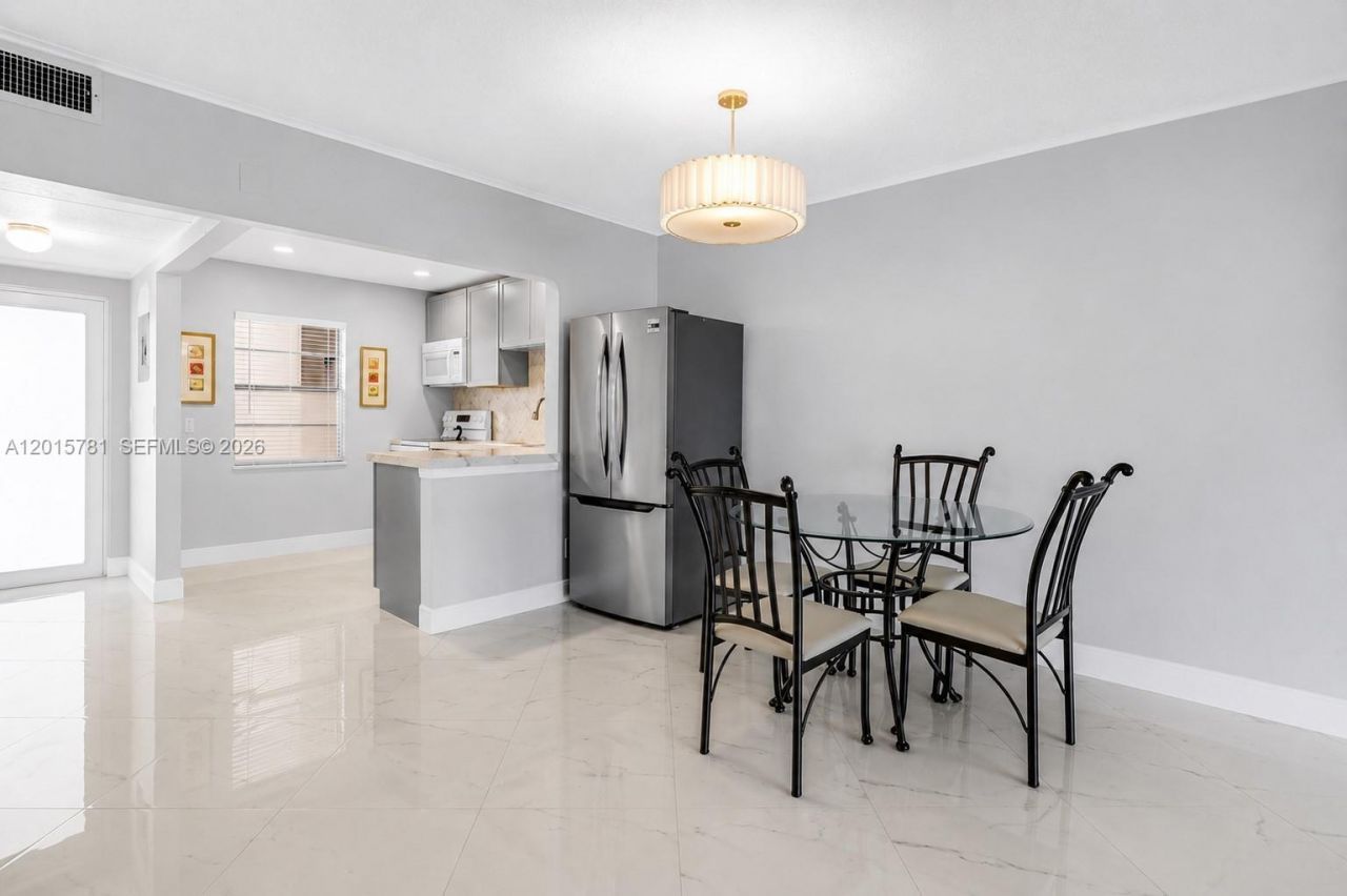 1020 Country Club Dr, Unit 405, Margate, FL 33063 Photo